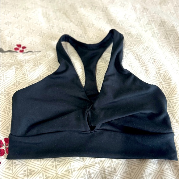Victoria Secret Twist-Front Sports Bra - Picture 4 of 7